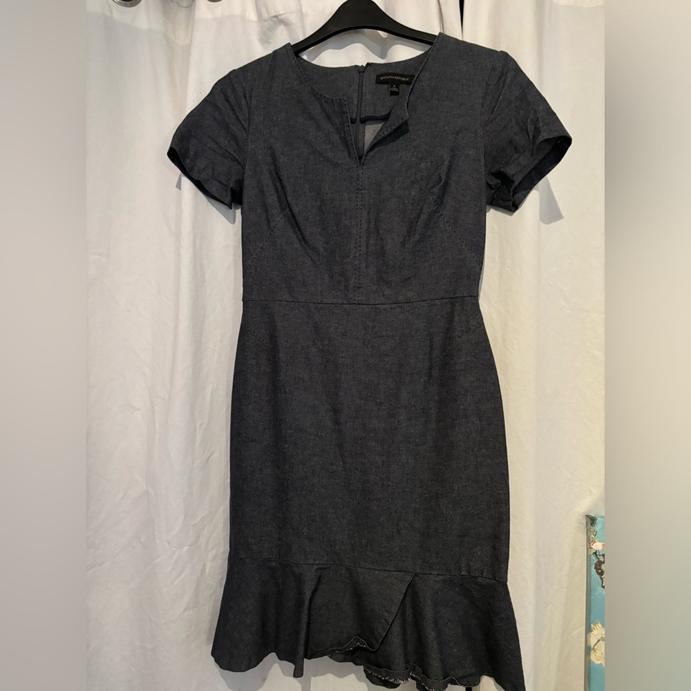Banana Republic Stretch Tulip skirt Dress Size 8